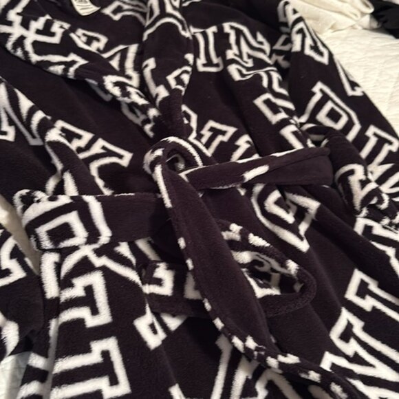 PINK Victoria's Secret Black and White Robe - Picture 3 of 4